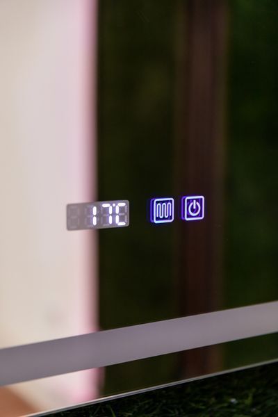 Дзеркало в чорній рамі ПВХ з двома LED підсвітками прямокутне в чорній ПВХ рамі Karnet - два сенсора, годинник та підігрів дзеркала #kwf 6361816313488060 фото